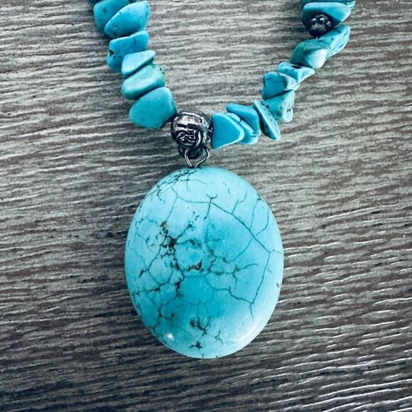 Turquoise Stone Egg Pendant Beaded Necklace - Picture 3 of 4